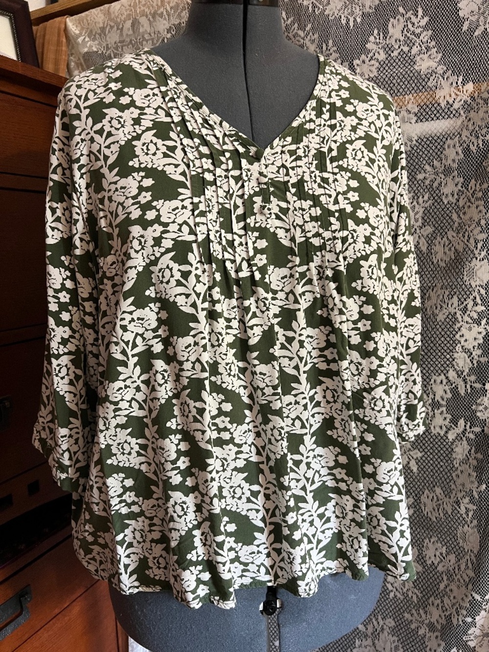 Pleated detail green floral blouse, 2x, 100% rayon